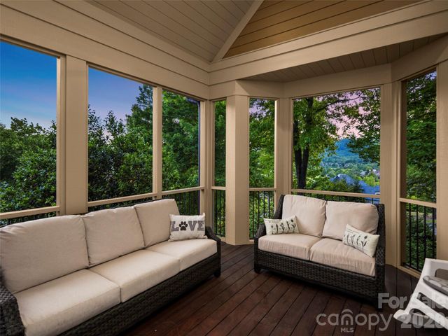 171 Walnut Valley Parkway, Arden, NC 28704