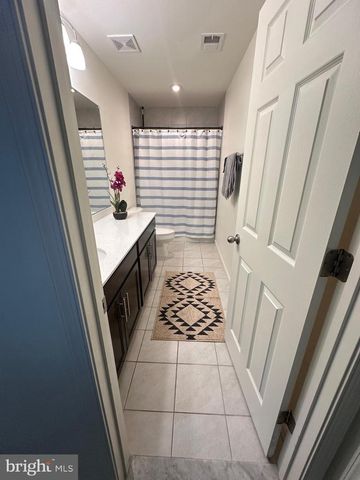 1113 GATEWAY PARK CT, District Heights, MD 20747