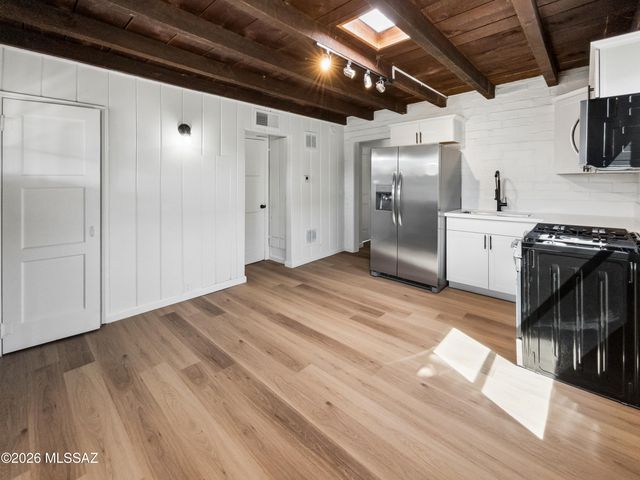 720 W Paris Promenade, Tucson, AZ 85705