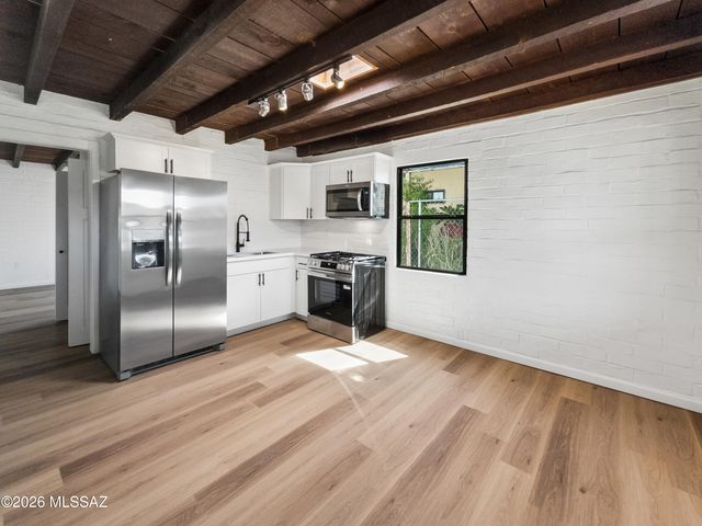 720 W Paris Promenade, Tucson, AZ 85705