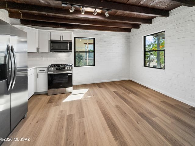 720 W Paris Promenade, Tucson, AZ 85705