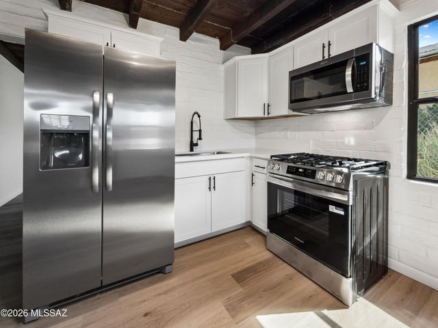 720 W Paris Promenade, Tucson, AZ 85705