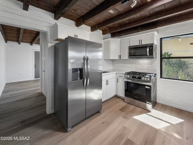 720 W Paris Promenade, Tucson, AZ 85705