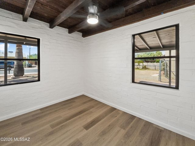720 W Paris Promenade, Tucson, AZ 85705