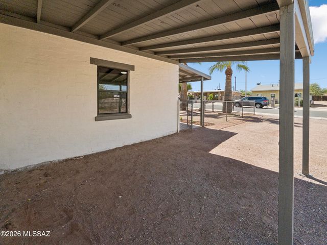 720 W Paris Promenade, Tucson, AZ 85705