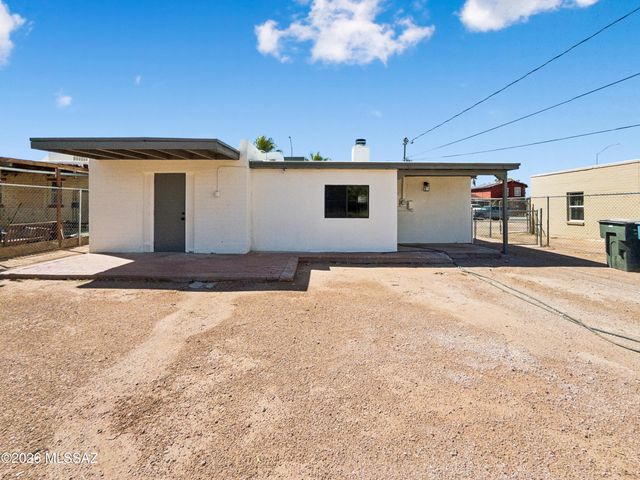 720 W Paris Promenade, Tucson, AZ 85705