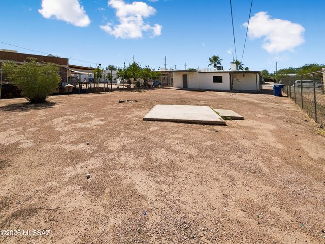 720 W Paris Promenade, Tucson, AZ 85705