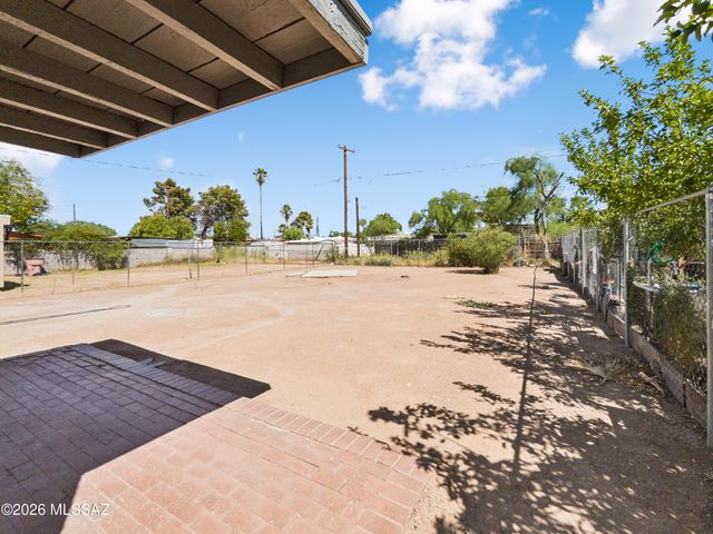 720 W Paris Promenade, Tucson, AZ 85705