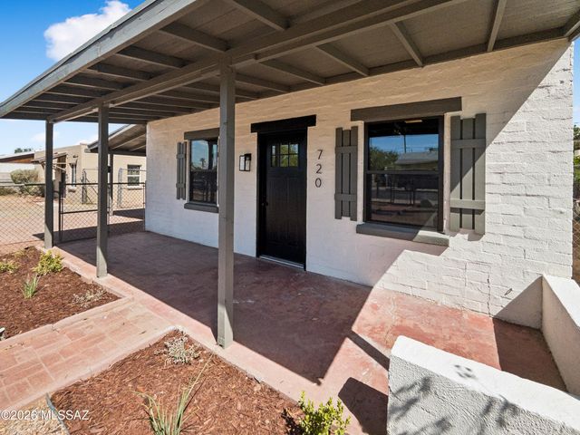 720 W Paris Promenade, Tucson, AZ 85705