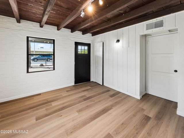 720 W Paris Promenade, Tucson, AZ 85705