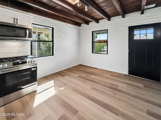 720 W Paris Promenade, Tucson, AZ 85705