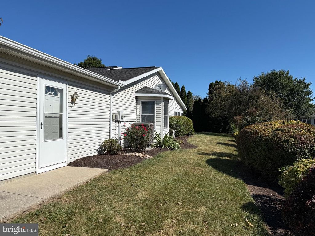 2353 MCCLEARY DR, Chambersburg, PA 17201