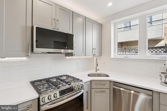 2441 S CLARION ST, Philadelphia, PA 19148