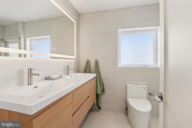 2441 S CLARION ST, Philadelphia, PA 19148