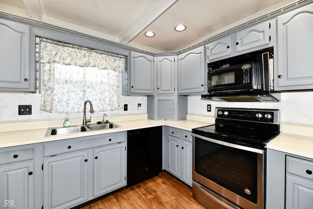 980 Broadway Drive N, Plainfield, IN 46168