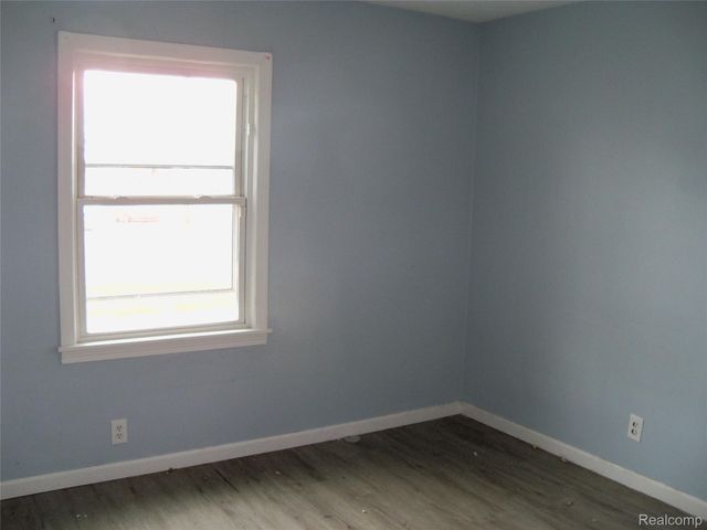 413 E Hemphill Road, Flint, MI 48507