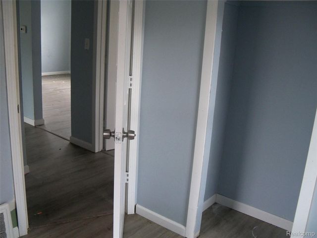 413 E Hemphill Road, Flint, MI 48507