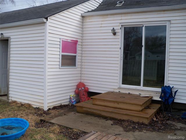 413 E Hemphill Road, Flint, MI 48507