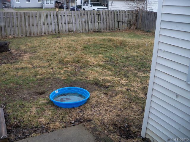 413 E Hemphill Road, Flint, MI 48507