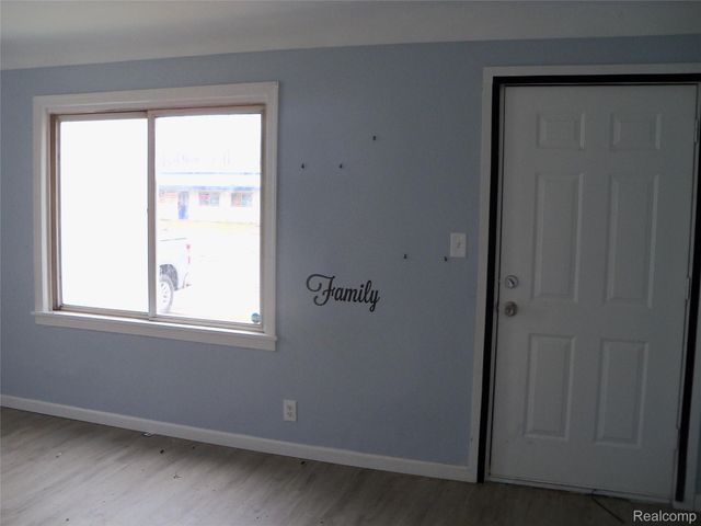 413 E Hemphill Road, Flint, MI 48507