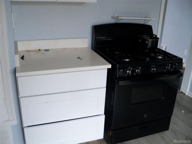 413 E Hemphill Road, Flint, MI 48507