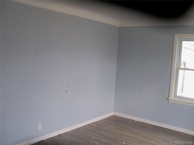 413 E Hemphill Road, Flint, MI 48507