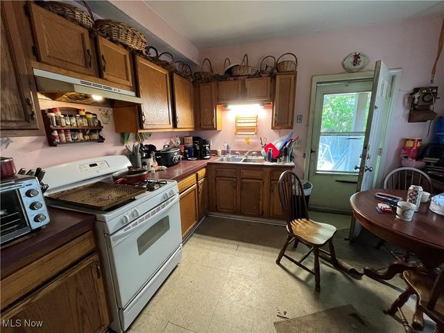 2455 W 7th Street, Cleveland, OH 44113