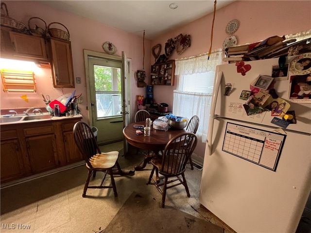 2455 W 7th Street, Cleveland, OH 44113