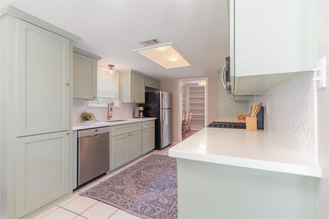 2043 Fir Springs Drive, Kingwood, TX 77339