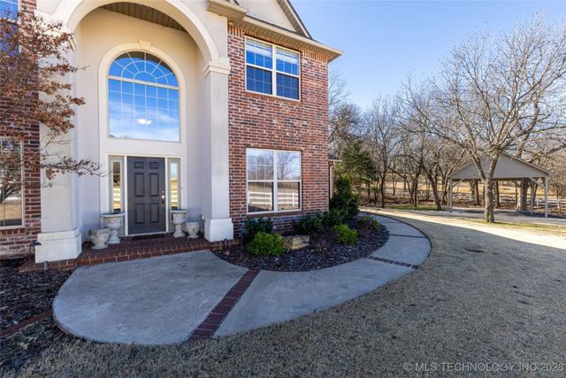 2325 W Lowry Road, Claremore, OK 74017