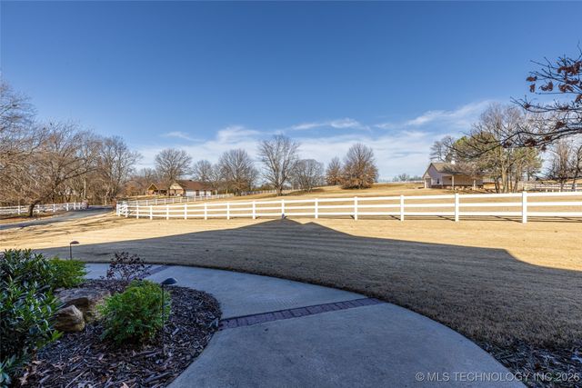2325 W Lowry Road, Claremore, OK 74017