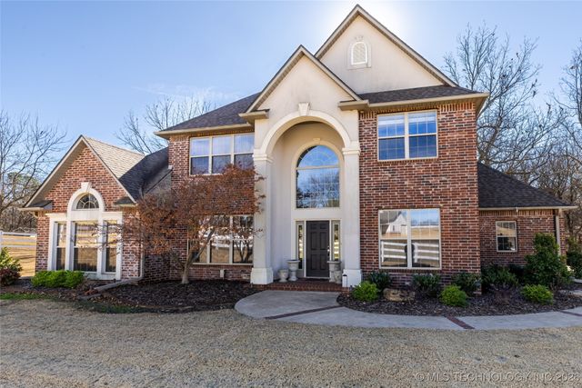 2325 W Lowry Road, Claremore, OK 74017