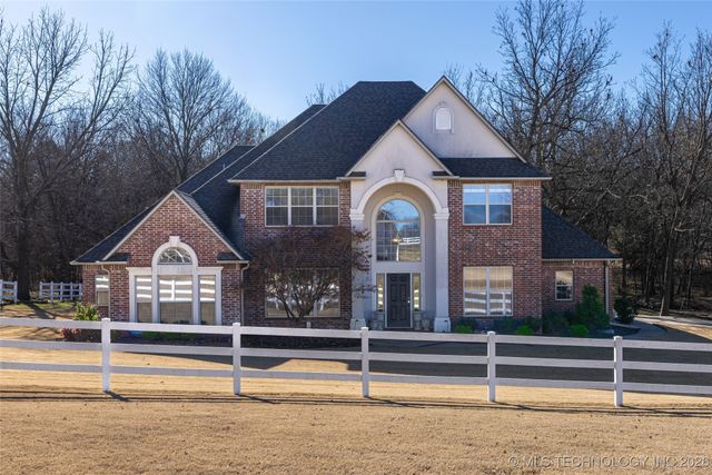 2325 W Lowry Road, Claremore, OK 74017
