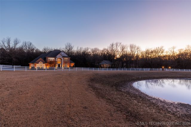 2325 W Lowry Road, Claremore, OK 74017