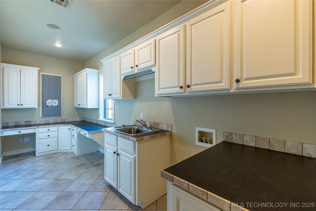 2325 W Lowry Road, Claremore, OK 74017