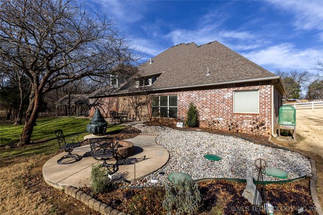 2325 W Lowry Road, Claremore, OK 74017