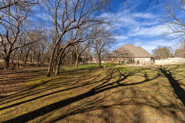 2325 W Lowry Road, Claremore, OK 74017