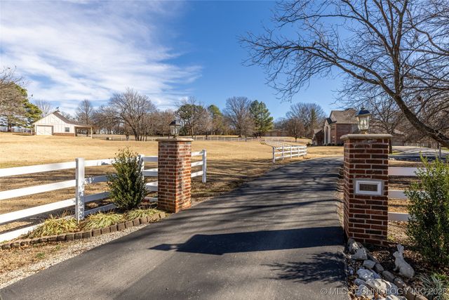 2325 W Lowry Road, Claremore, OK 74017