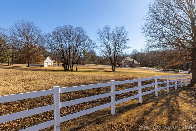 2325 W Lowry Road, Claremore, OK 74017