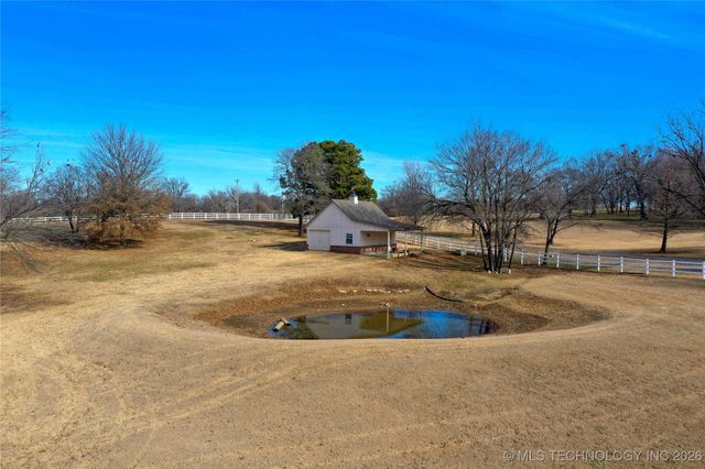 2325 W Lowry Road, Claremore, OK 74017