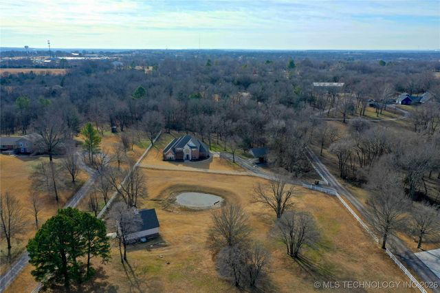2325 W Lowry Road, Claremore, OK 74017
