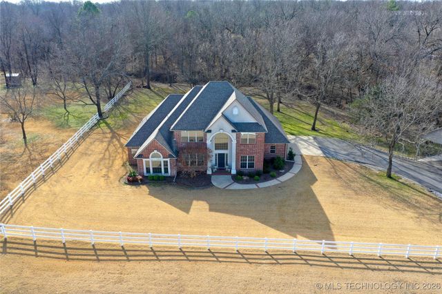 2325 W Lowry Road, Claremore, OK 74017