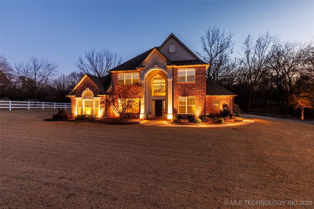 2325 W Lowry Road, Claremore, OK 74017