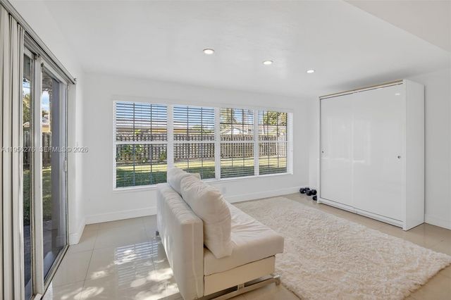 4441 NE 17th Ave, Oakland Park, FL 33334