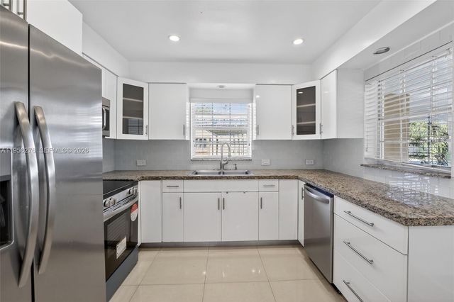 4441 NE 17th Ave, Oakland Park, FL 33334