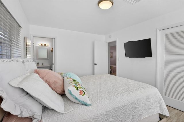 4441 NE 17th Ave, Oakland Park, FL 33334