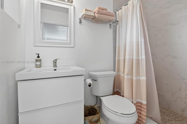 4441 NE 17th Ave, Oakland Park, FL 33334