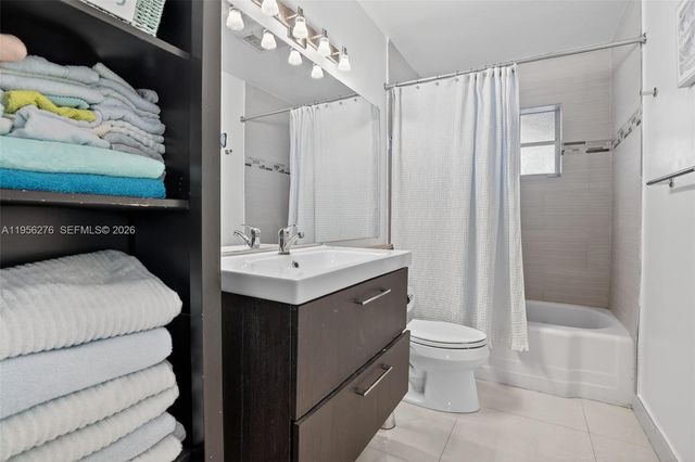 4441 NE 17th Ave, Oakland Park, FL 33334