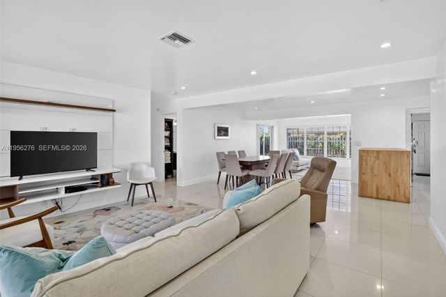 4441 NE 17th Ave, Oakland Park, FL 33334