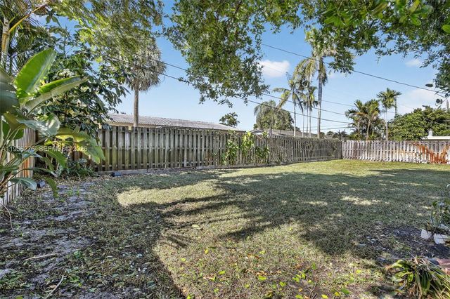 4441 NE 17th Ave, Oakland Park, FL 33334